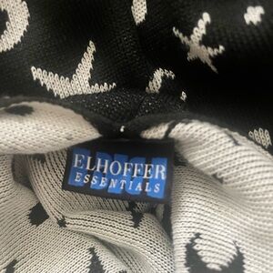 Elhoffer Essentials Black and White Knit Shawl with pockets